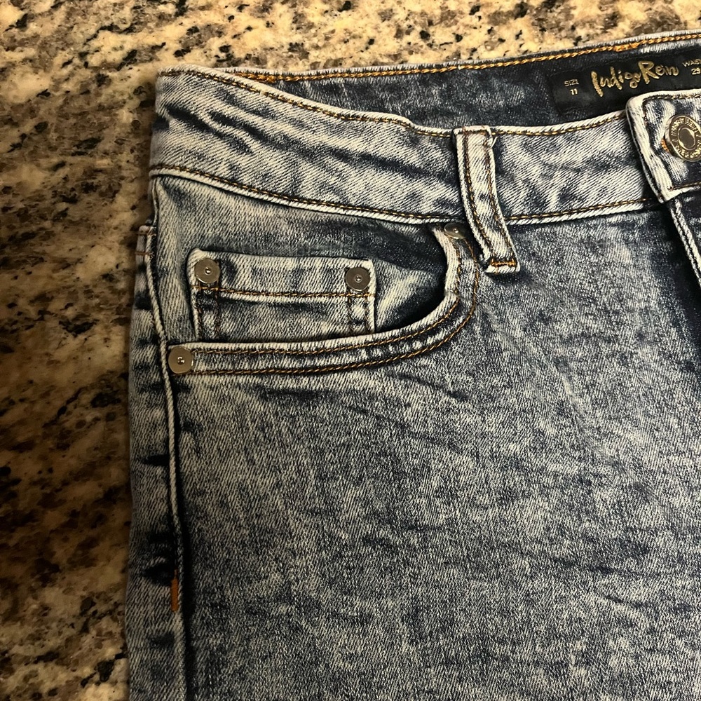 HIGH WAISTED ACID WASH SHORTS - Picture 5 of 5